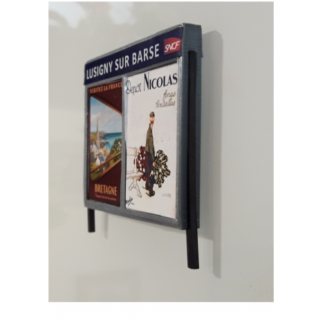 Panneaux publicitaires de quai de gare, twins échelle zéro