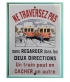 Carte postale Ne traversez pas Train Jaune