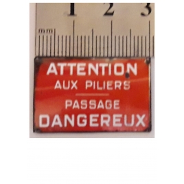 Attention aux piliers Passage Dangereux 1/43,5