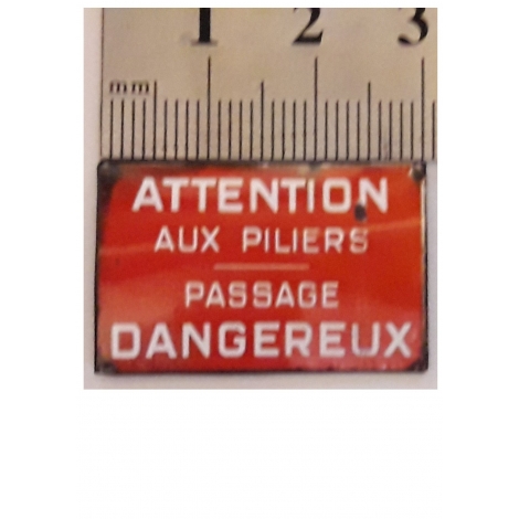 Attention aux piliers Passage Dangereux 1/43,5