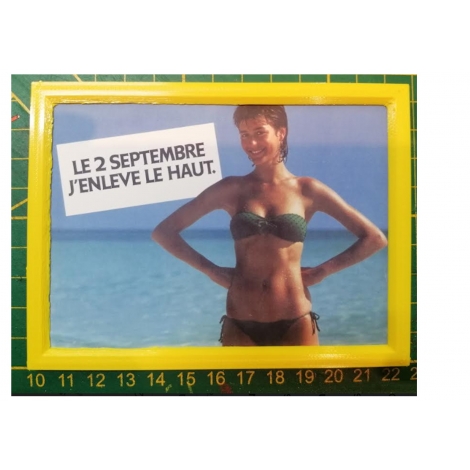 1/32. Demain, j'enlève le haut, Myriam, 1 panneau publicitaire 4 x 3